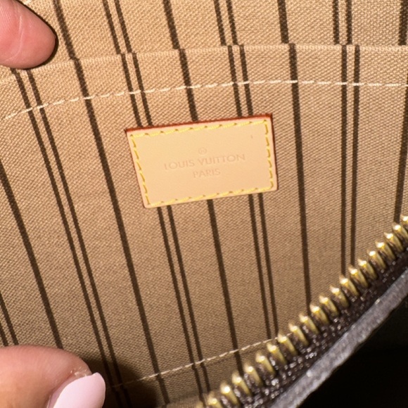 Louis Vuitton Clutch - Picture 7 of 11